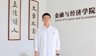 首届“金审学院大学生年度人物”...